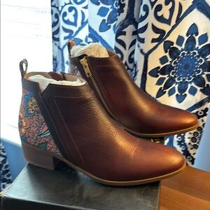 BRAND NEW Inkkas Brown Leather Ankle Boots